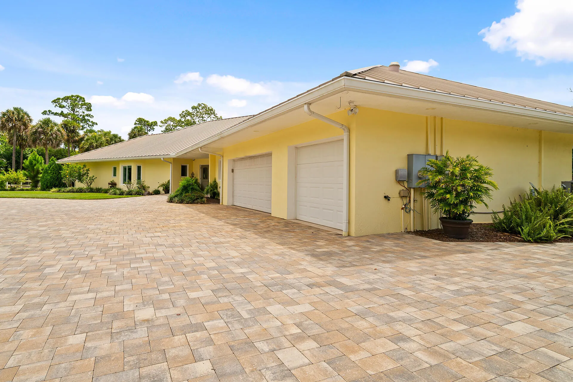 Three Car Garage
