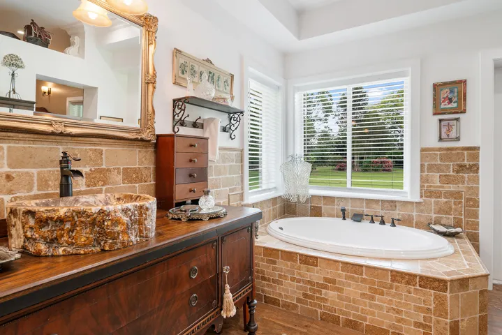 Jacuzzi Tub