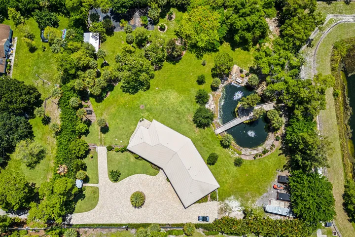 Fully Irrigated yard with 3 wells
