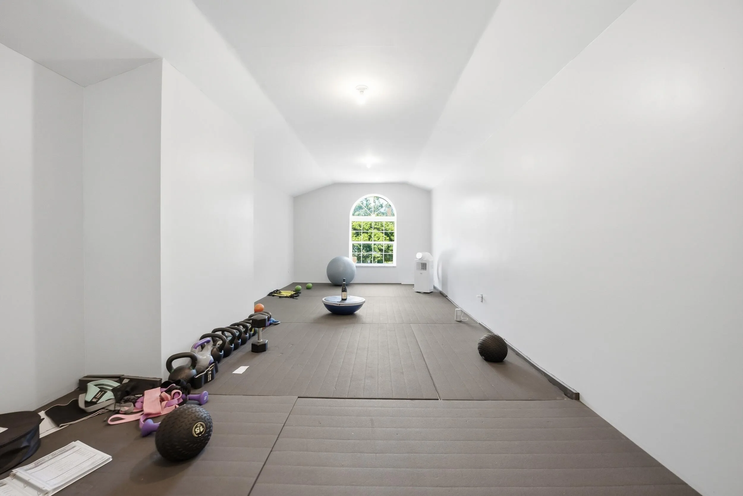 ~500 sqft 2nd floor loft used as gym could be office, gym, or any other uses