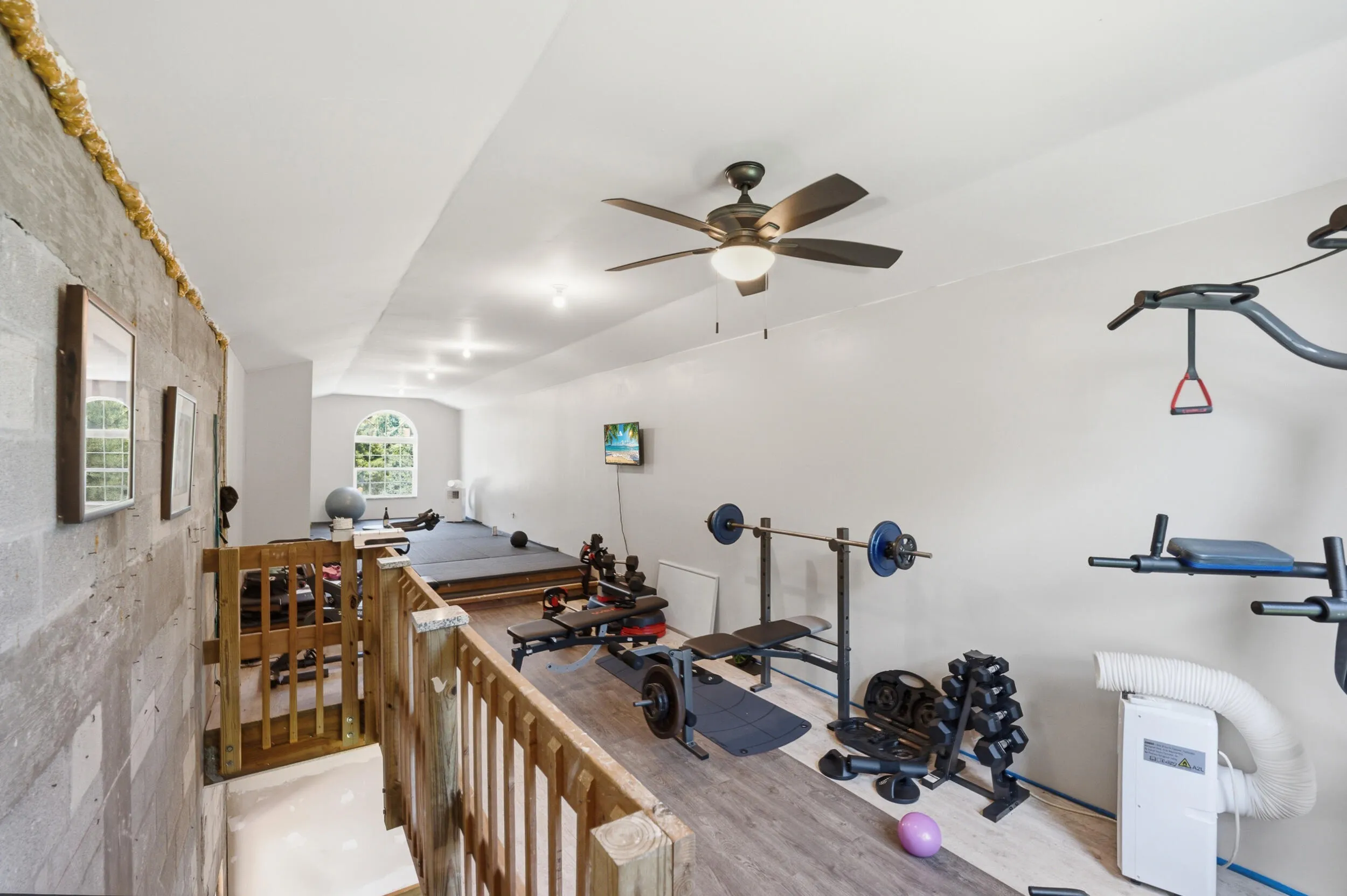 ~500 sqft 2nd floor loft used as gym could be office, gym, or any other uses