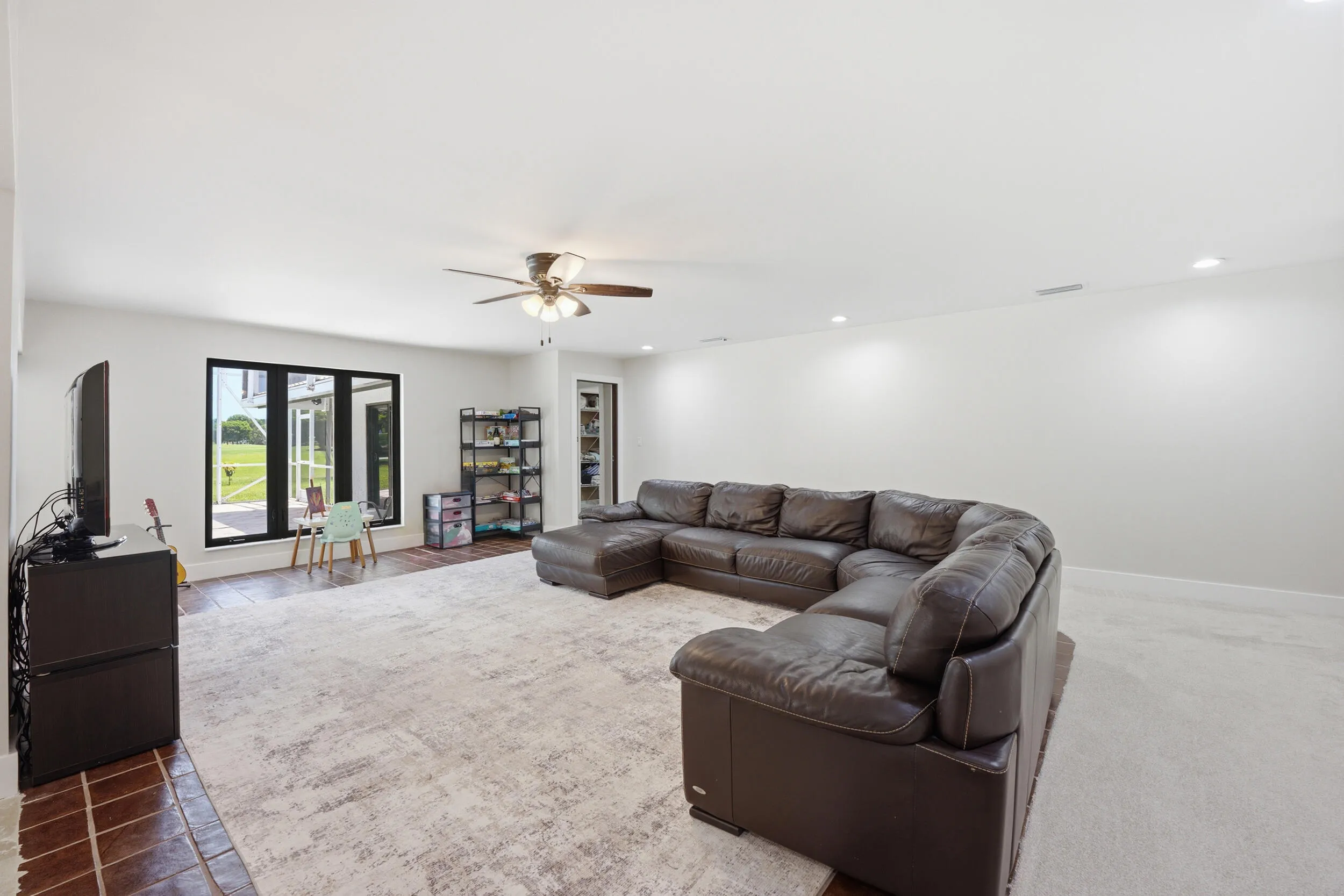 Sitting area 2nd living room
