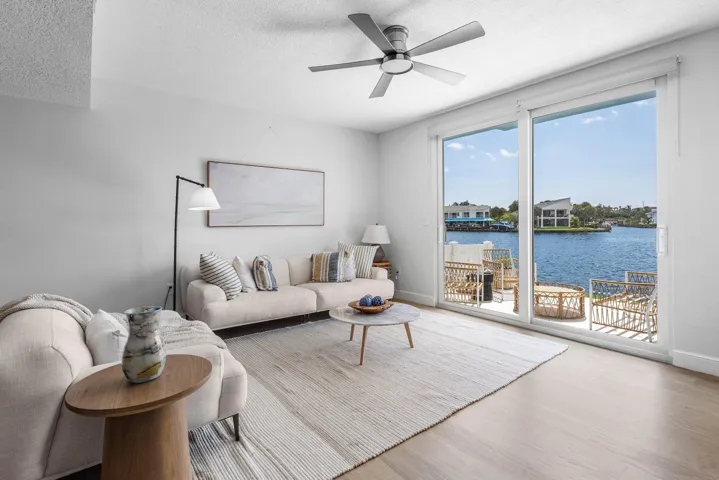 015-900JefferyStreet-BocaRaton-FL-33487-