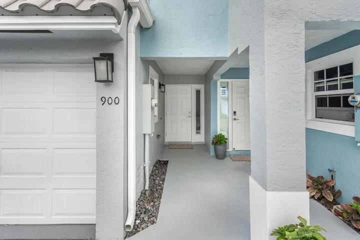 004-900JefferyStreet-BocaRaton-FL-33487-