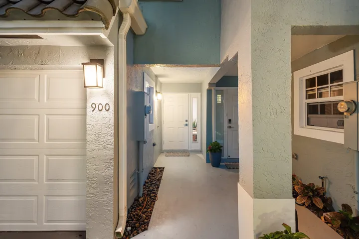 054-900JefferyStreet-BocaRaton-FL-33487-