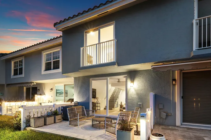 055-900JefferyStreet-BocaRaton-FL-33487-