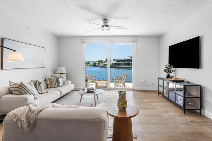 014-900JefferyStreet-BocaRaton-FL-33487-