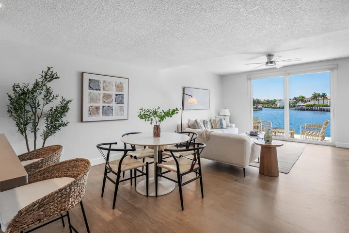010-900JefferyStreet-BocaRaton-FL-33487-