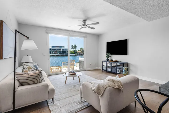012-900JefferyStreet-BocaRaton-FL-33487-