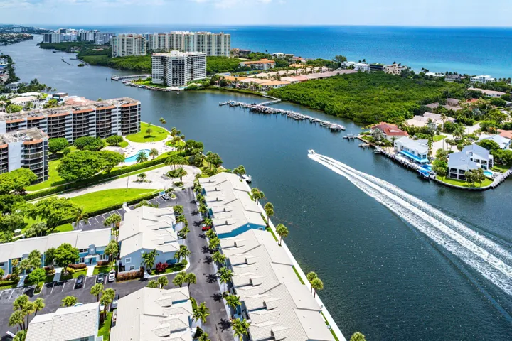 050-900JefferyStreet-BocaRaton-FL-33487-