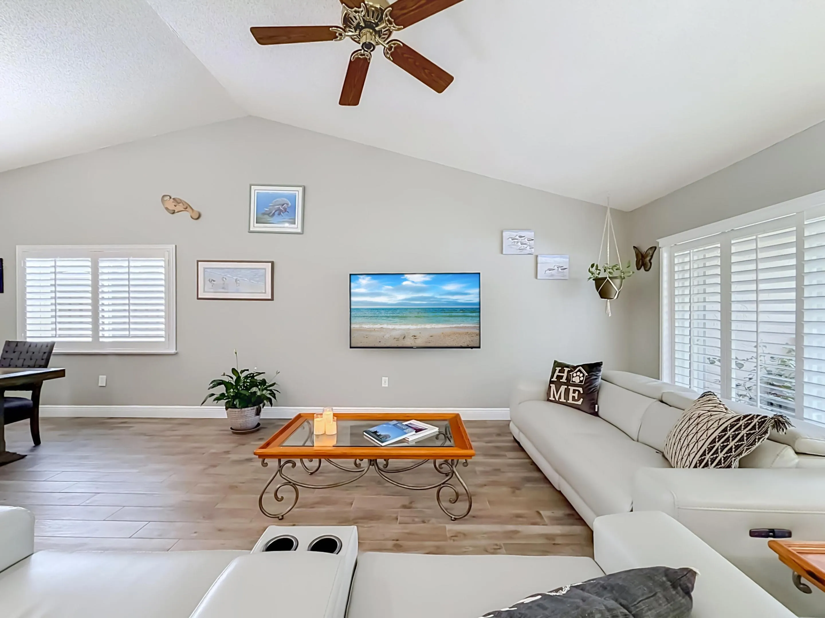 Family/Living room, with garden view, Plantation shutters