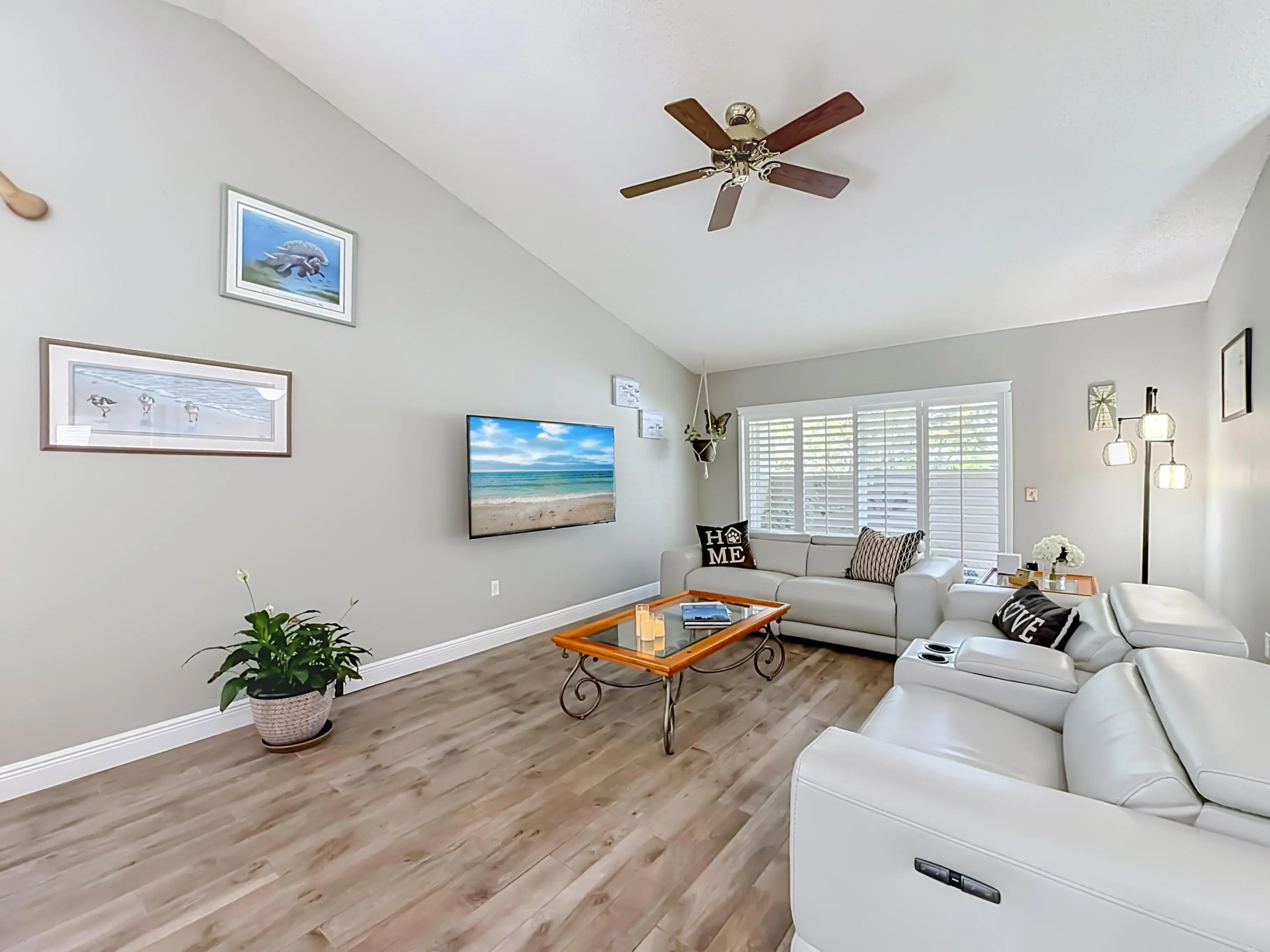 Family/Living room, with garden view to front