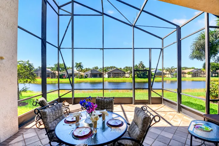Perfect for entertaining & dining.