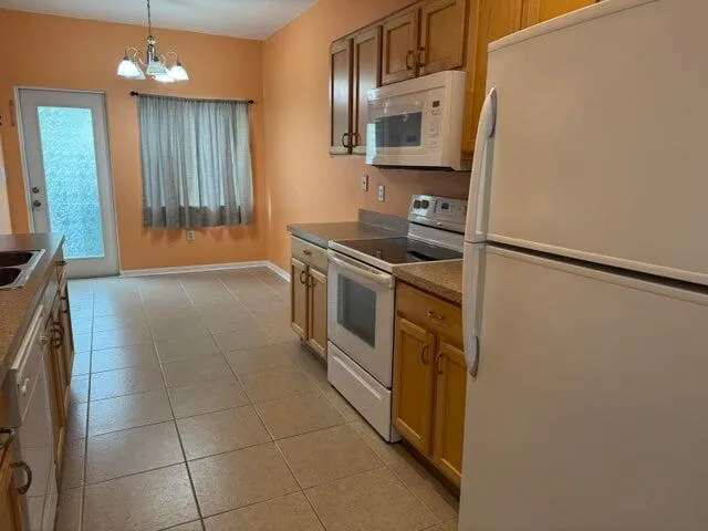 KITCHEN/EATING
