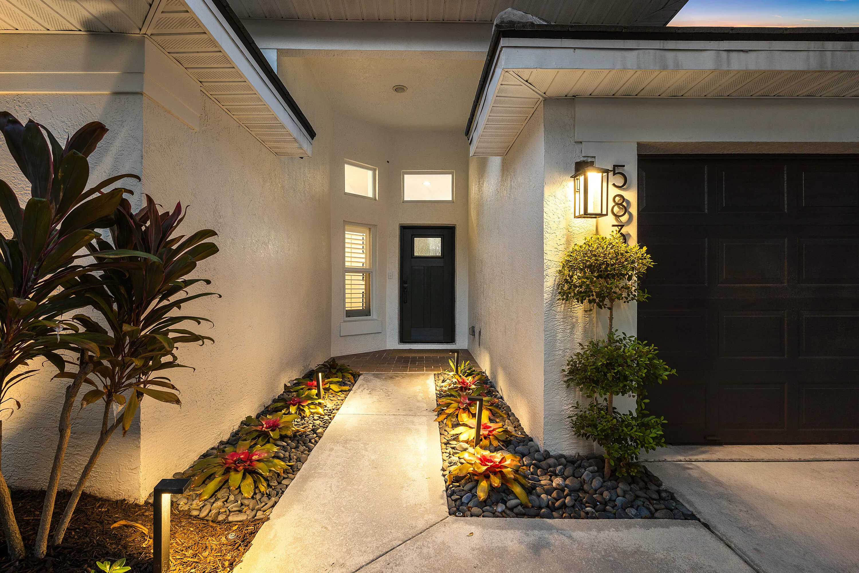 Welcome to 583 Canoe Point in Delray Lakes!