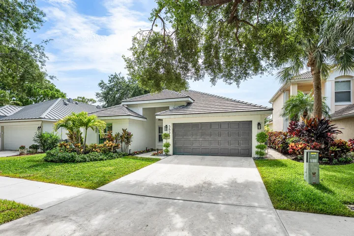 Welcome to 583 Canoe Point in Delray Lakes!