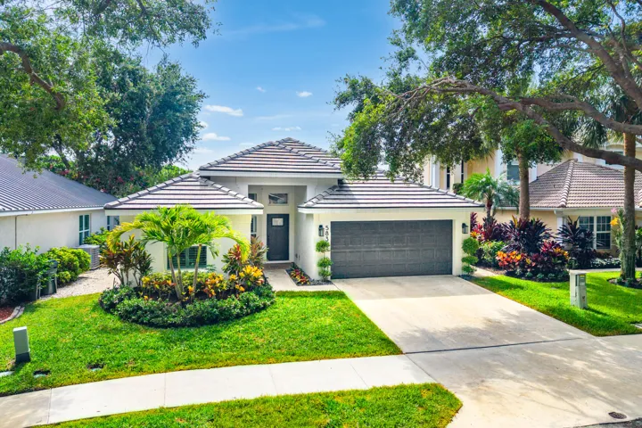 Welcome to 583 Canoe Point in Delray Lakes!