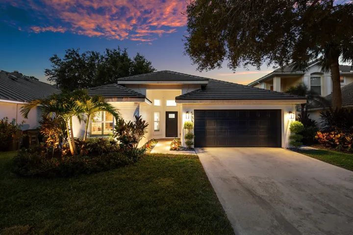 Welcome to 583 Canoe Point in Delray Lakes!