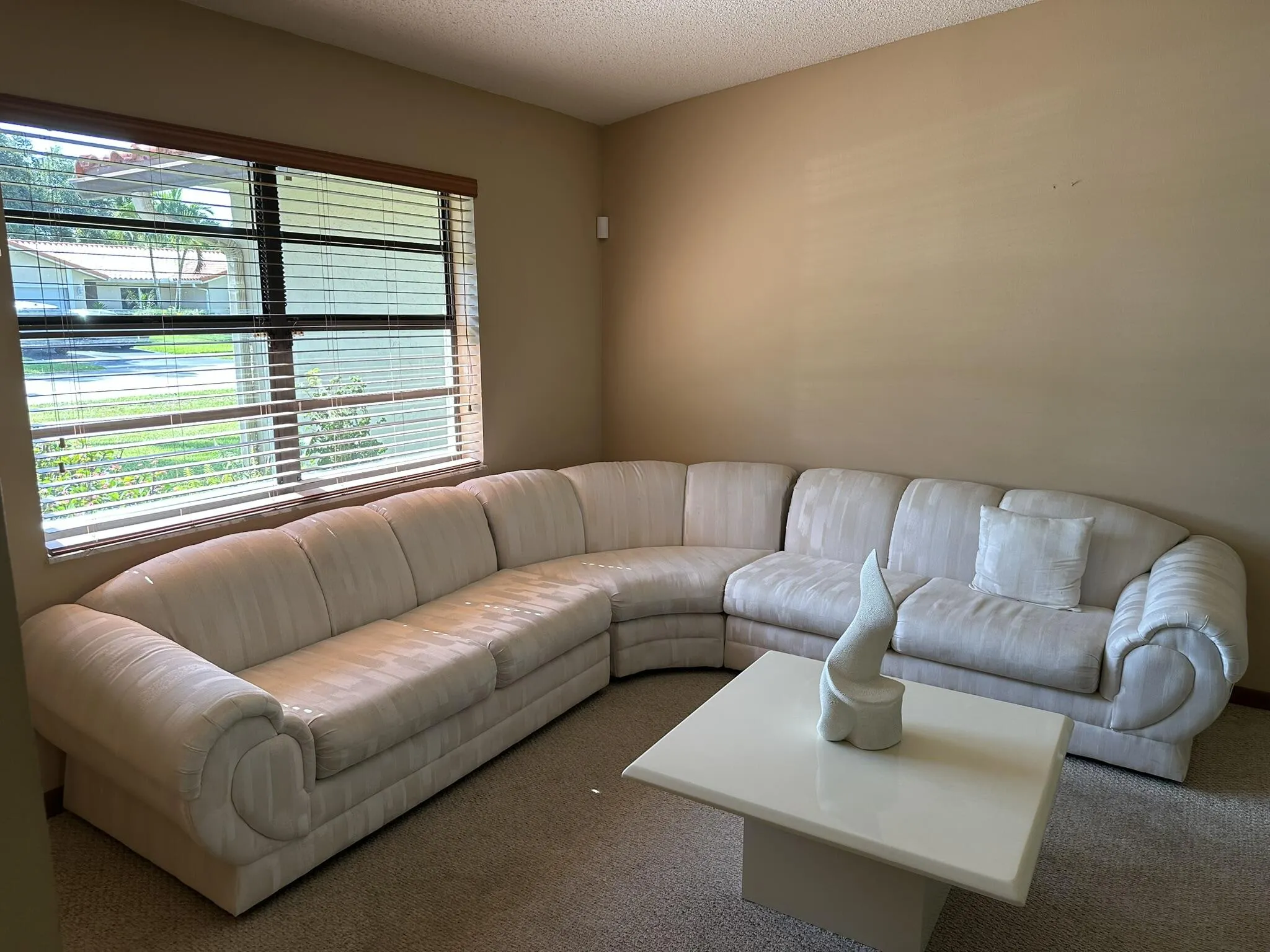 Fernandez living1