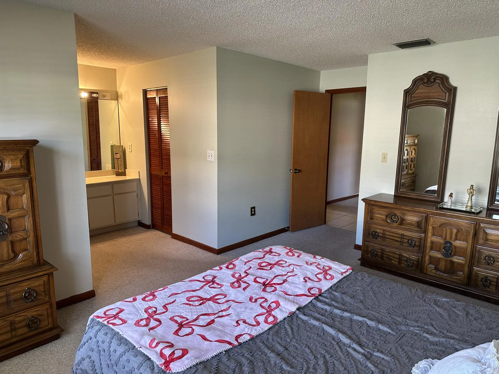 Fernandez master suite 2