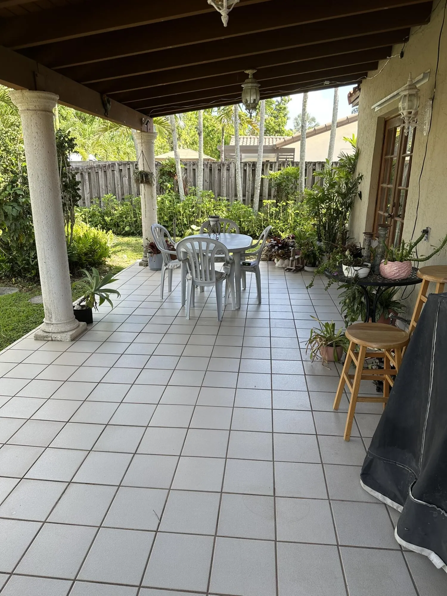 Fernandez patio 1