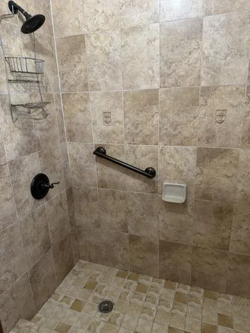 Fernandez shower