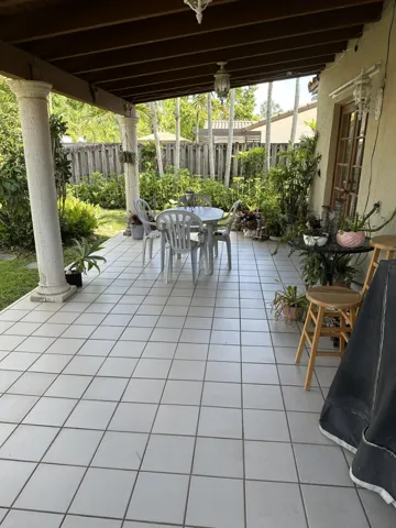 Fernandez patio 1