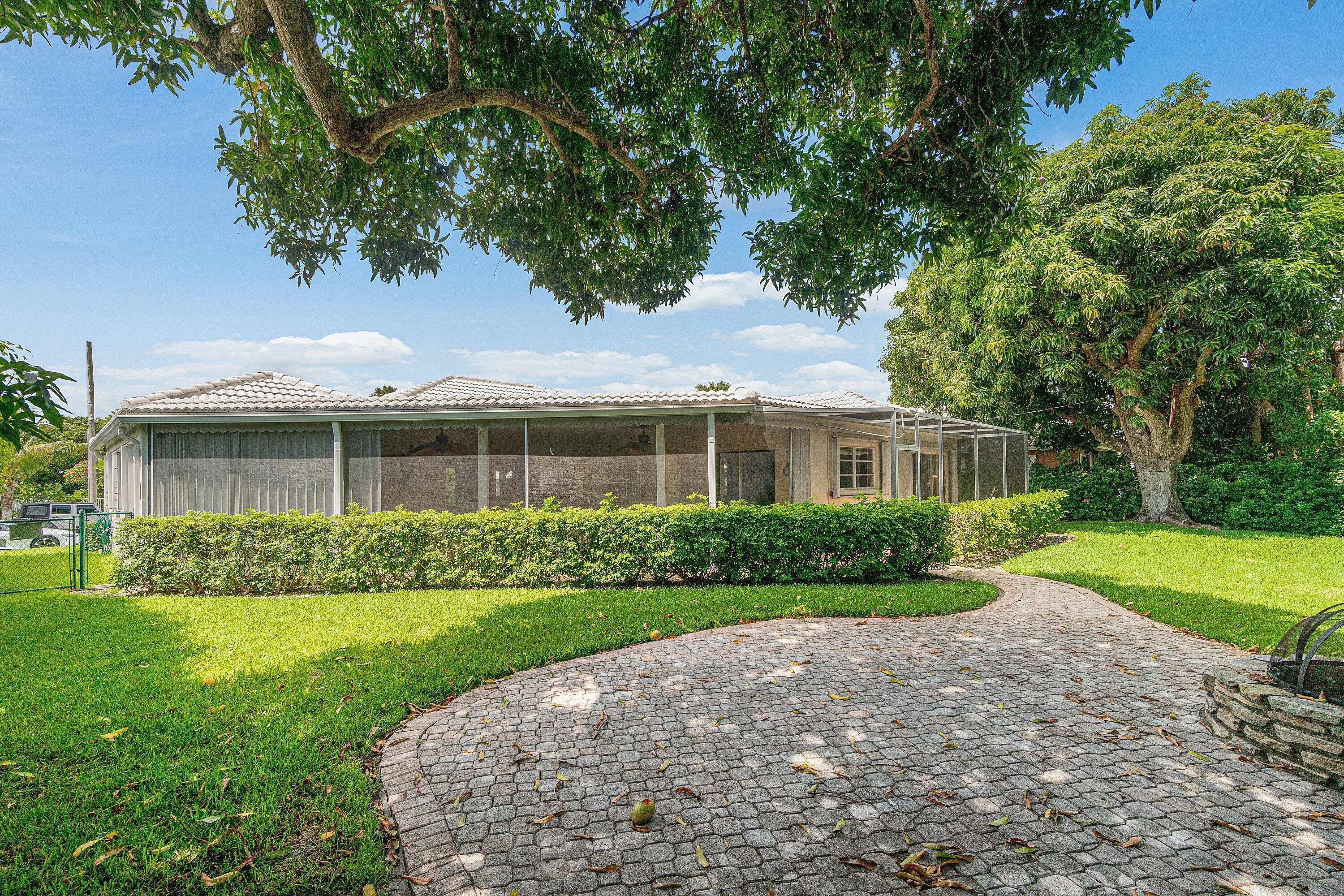 028-781AppleTreeLane-BocaRaton-FL-33486-