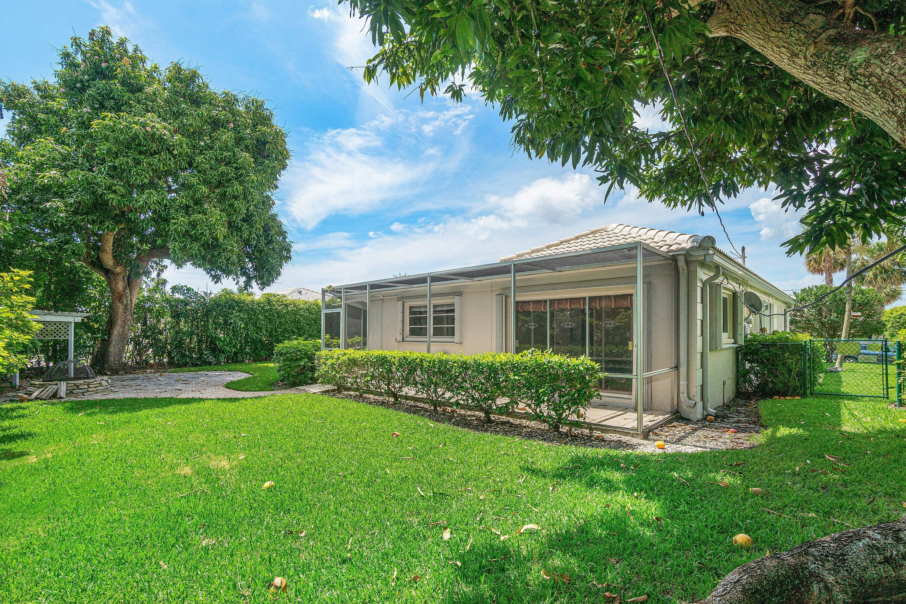 025-781AppleTreeLane-BocaRaton-FL-33486-