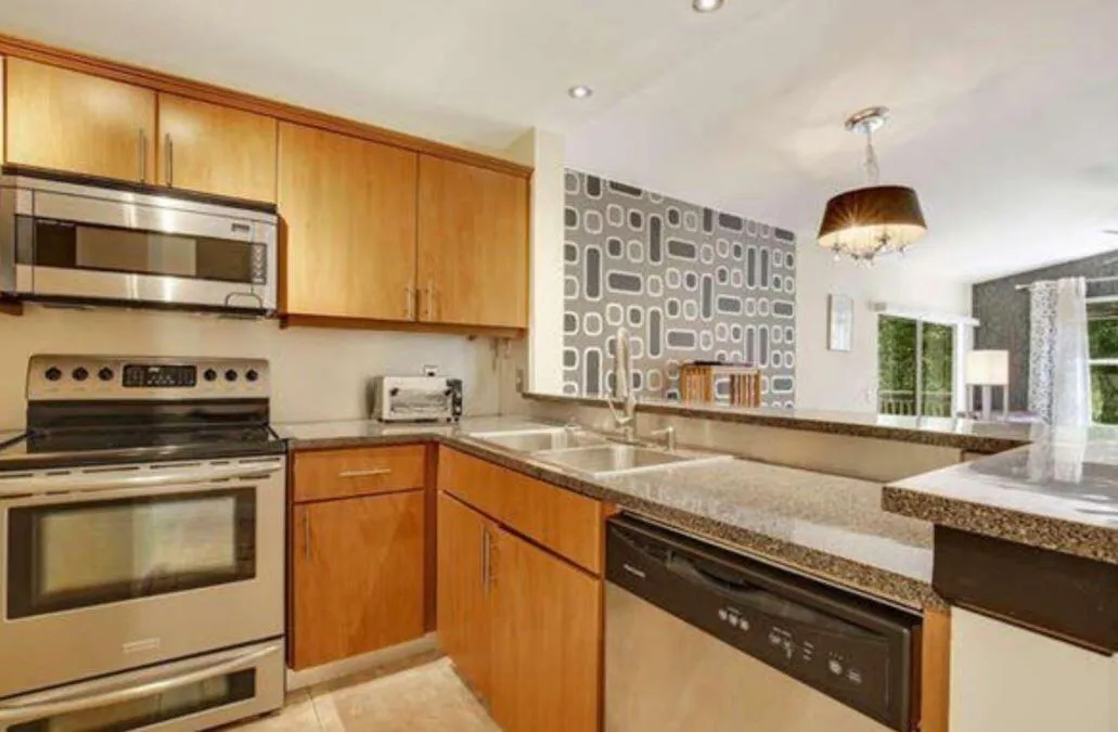 1745 Palm Cove 3 305 kitchen