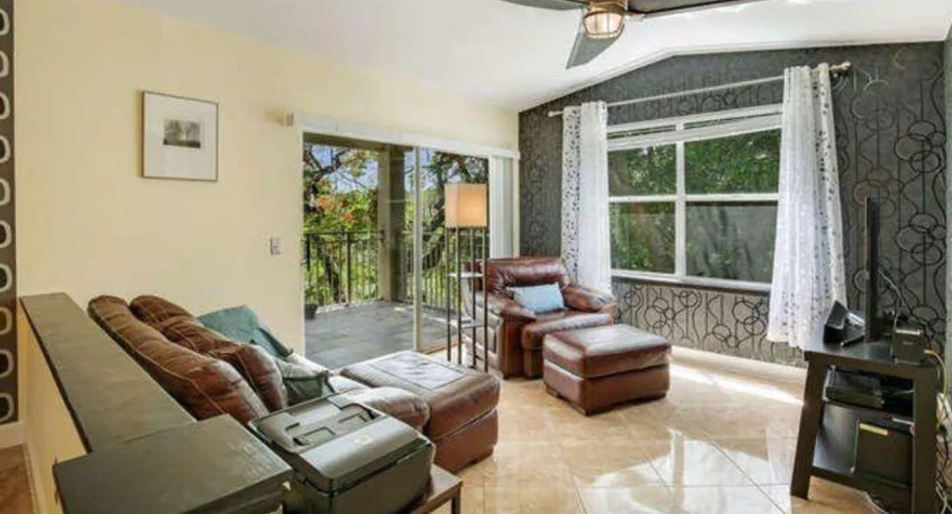 1745 Palm Cove 3 305 fam room 2