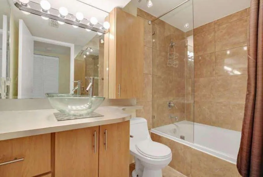 1745 Palm Cove 3 305 bath