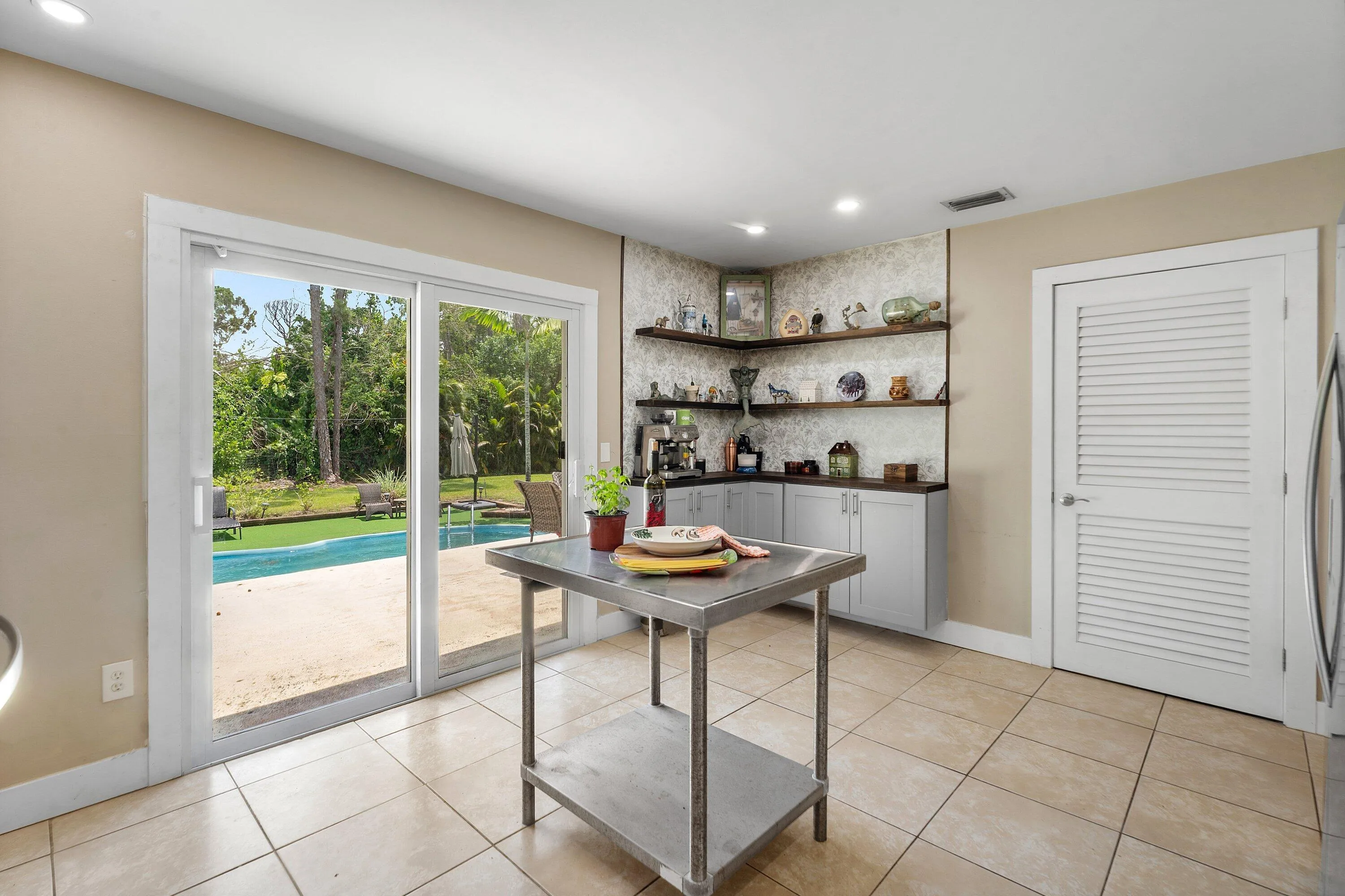 011-1294468thStreetNorth-WestPalmBeach-F