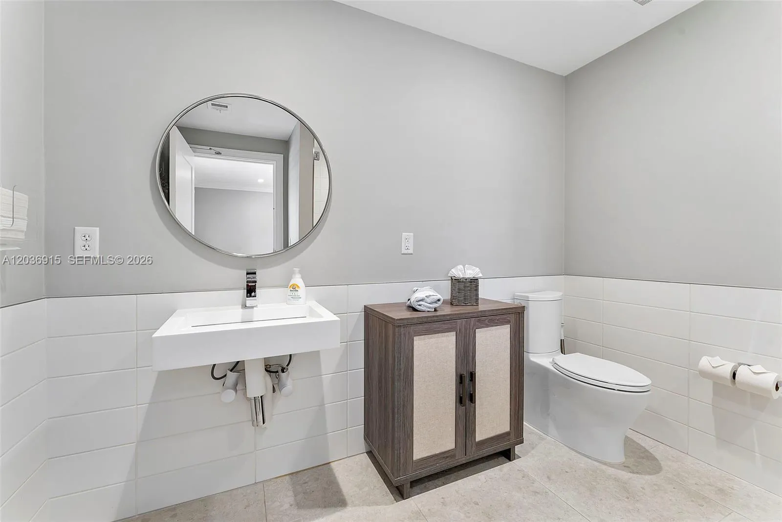 Guest Lounge bathroom