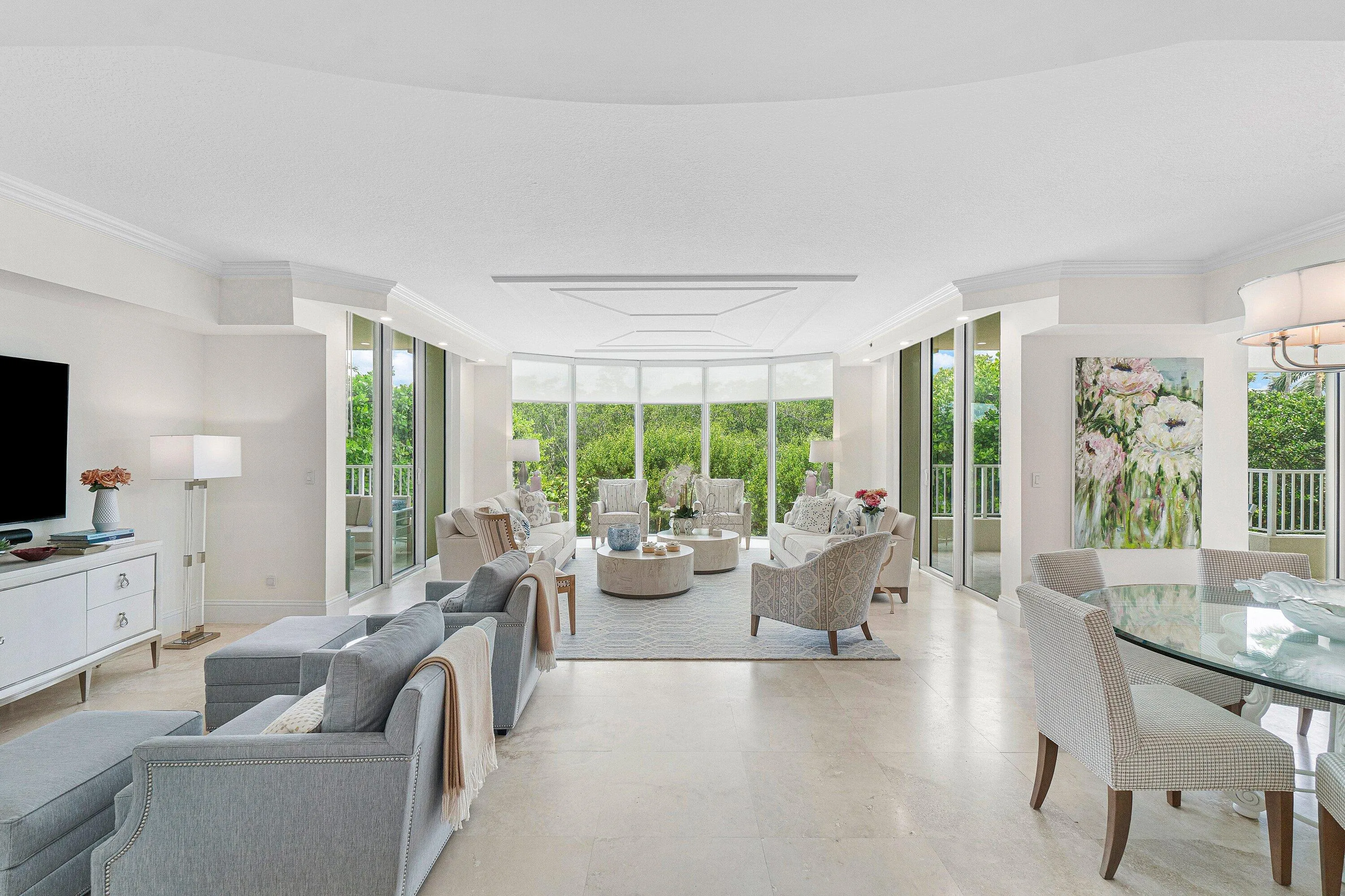 AN OPEN FLOOR PLAN PERFECT FOR ENTERTAINING