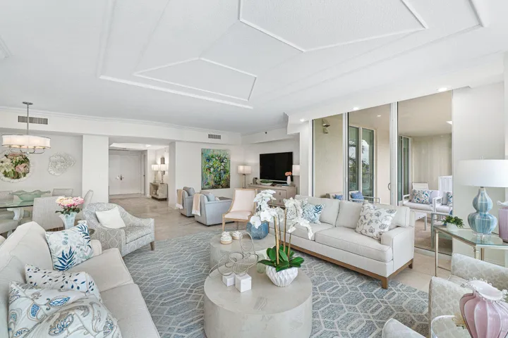 SPACIOUS GREAT ROOM