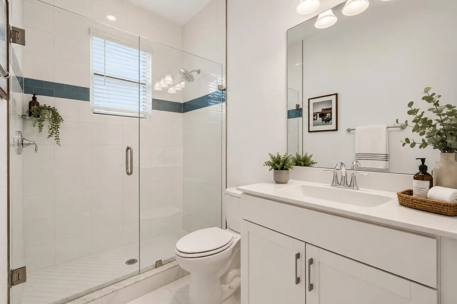 Guest Bath en-suite