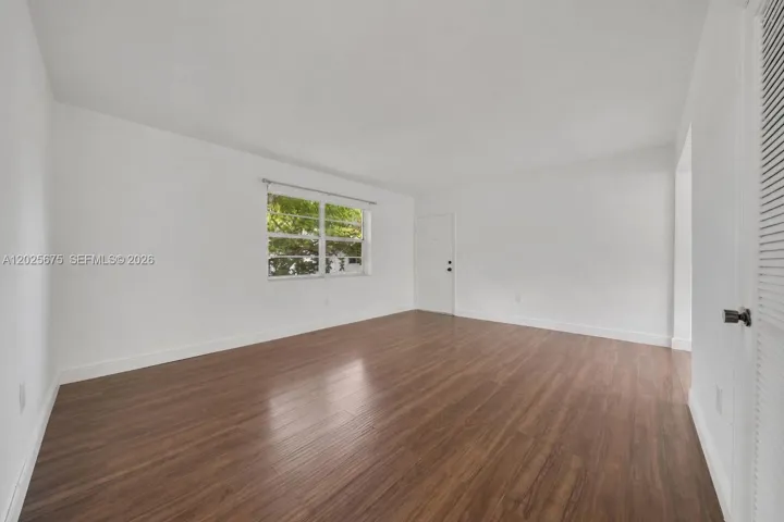 Spacious living room