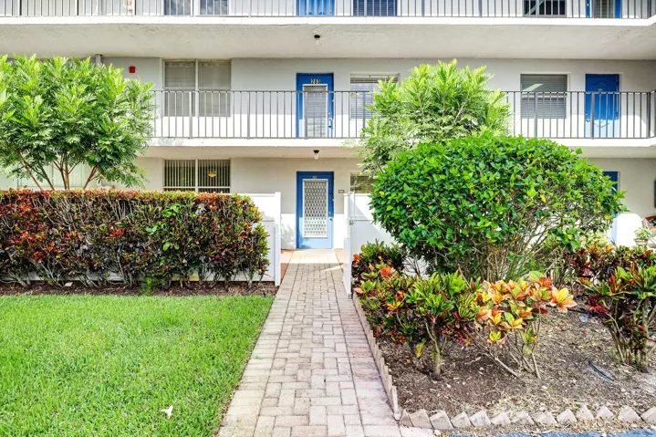6650 S Oriole Blvd 103 (3)