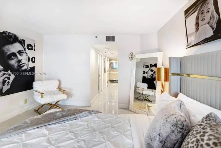 master access to bathroom