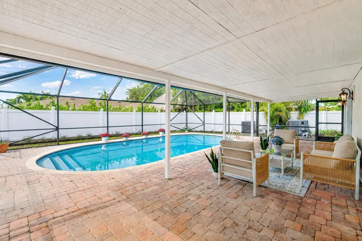 Pool & Screen Enclosure