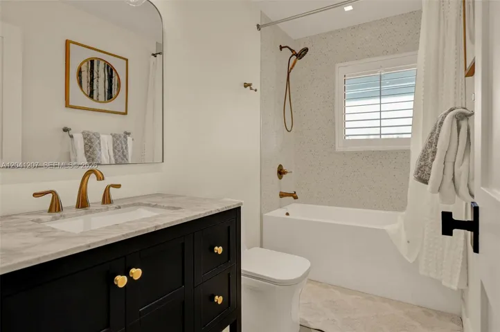 upstairs guest bathroom