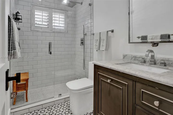 Downstairs bath for bedroom