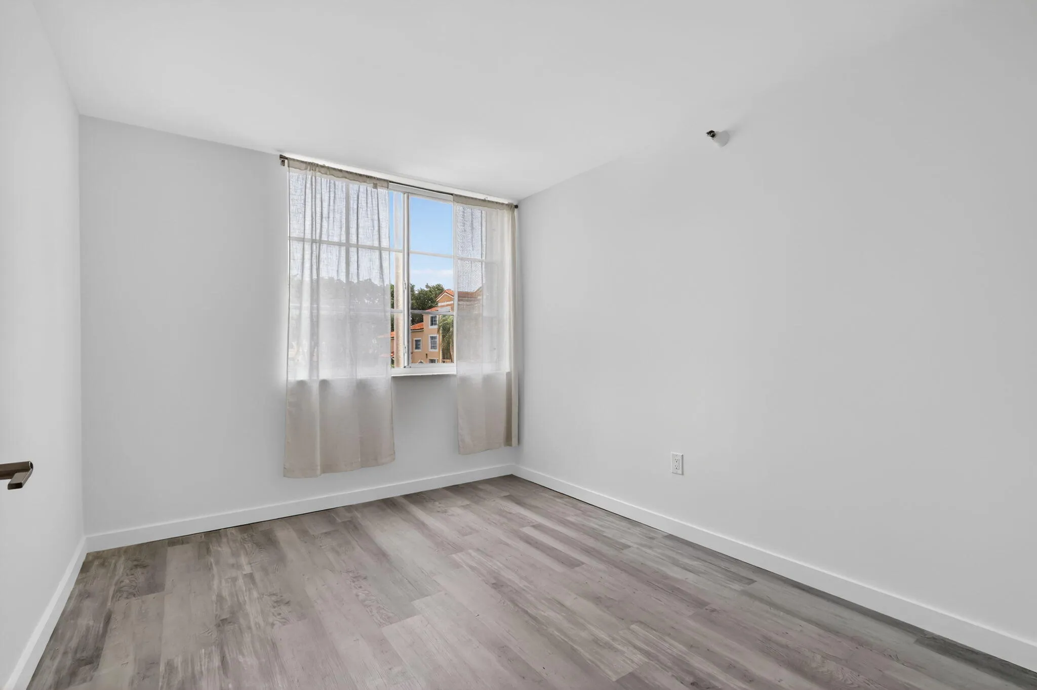 19-web-or-mls-F14A3050