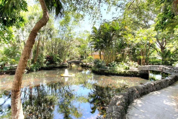 YachtClub lagoon