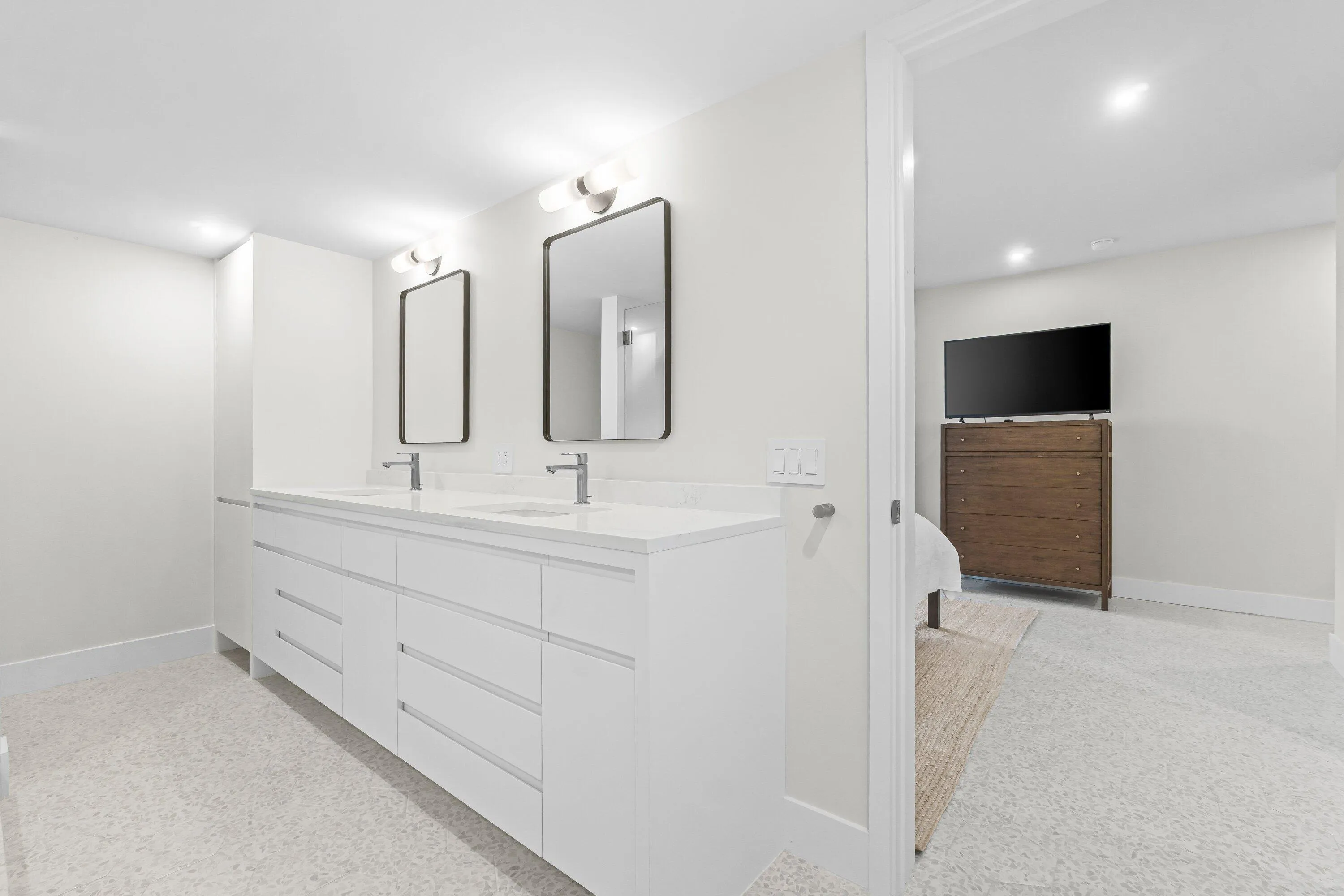 031-11223PondViewDrive-A103-Wellington-F