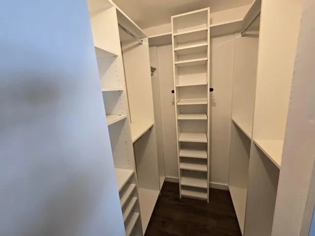 Walk-in Closet 2