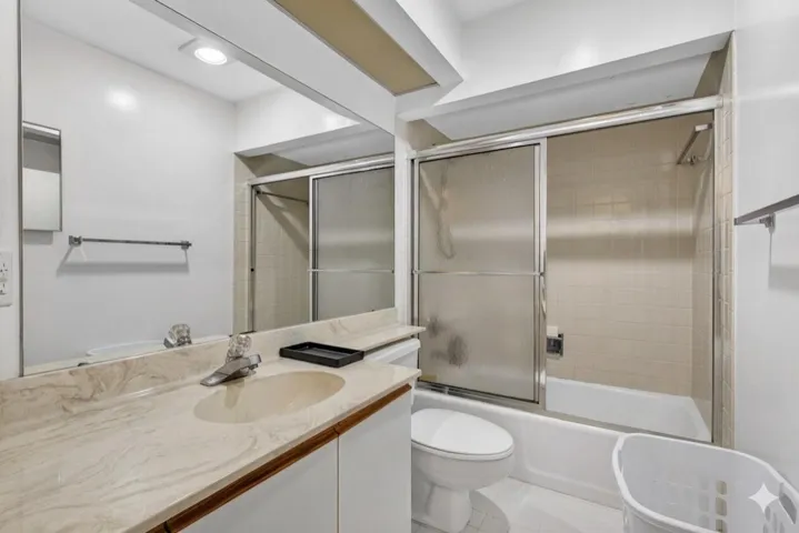 500 Crosswinds bath 2