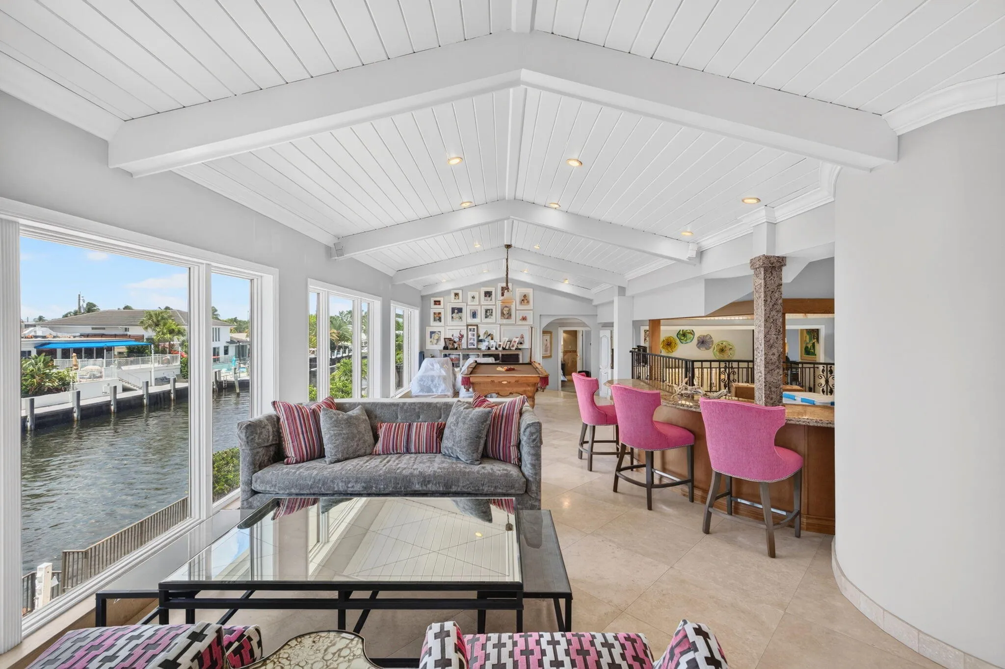 Upstairs Lounge Canal View