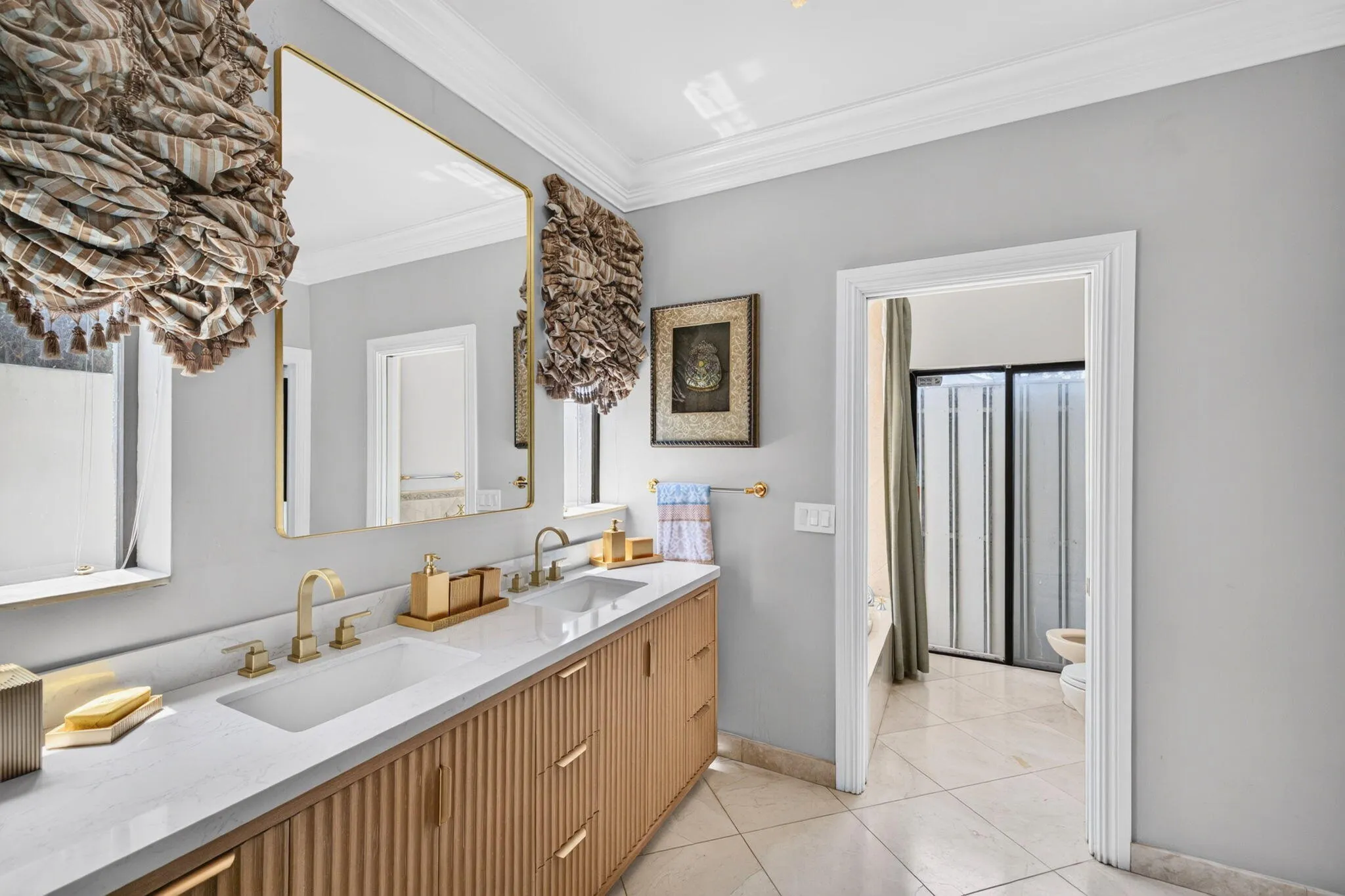034-Main-Bath-Double-Vanity